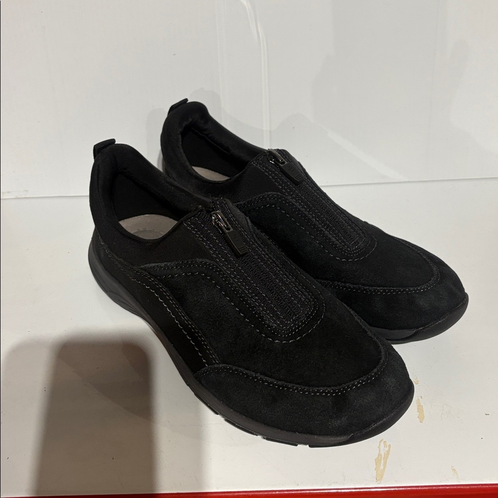 Easy Spirit Black Slip-On Sneakers